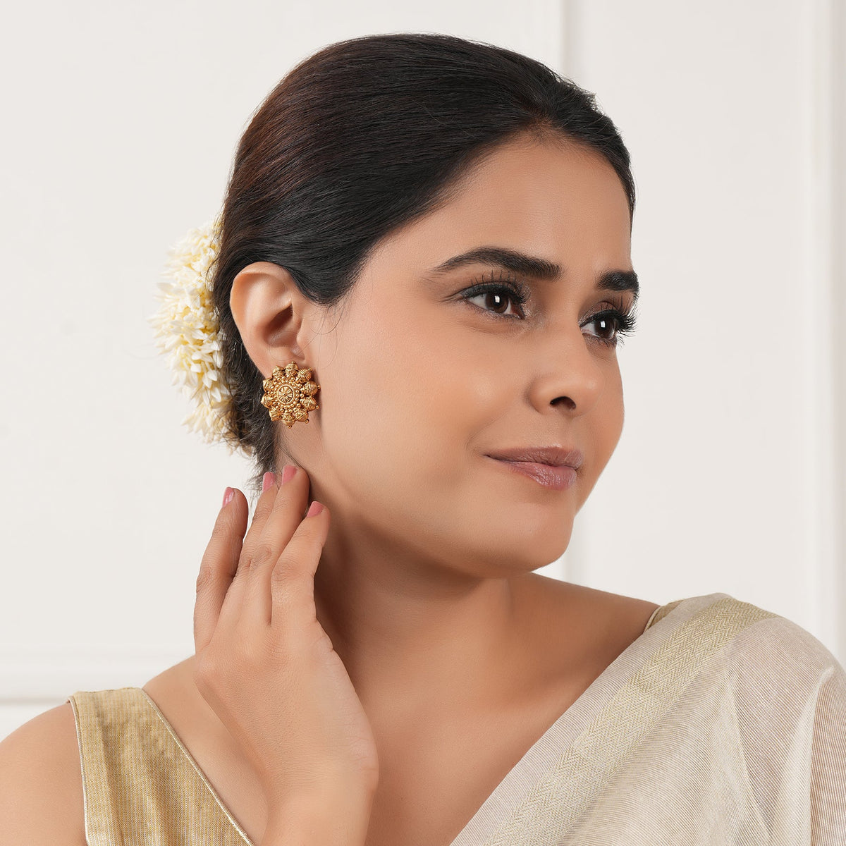 Antique gold plain stud earring