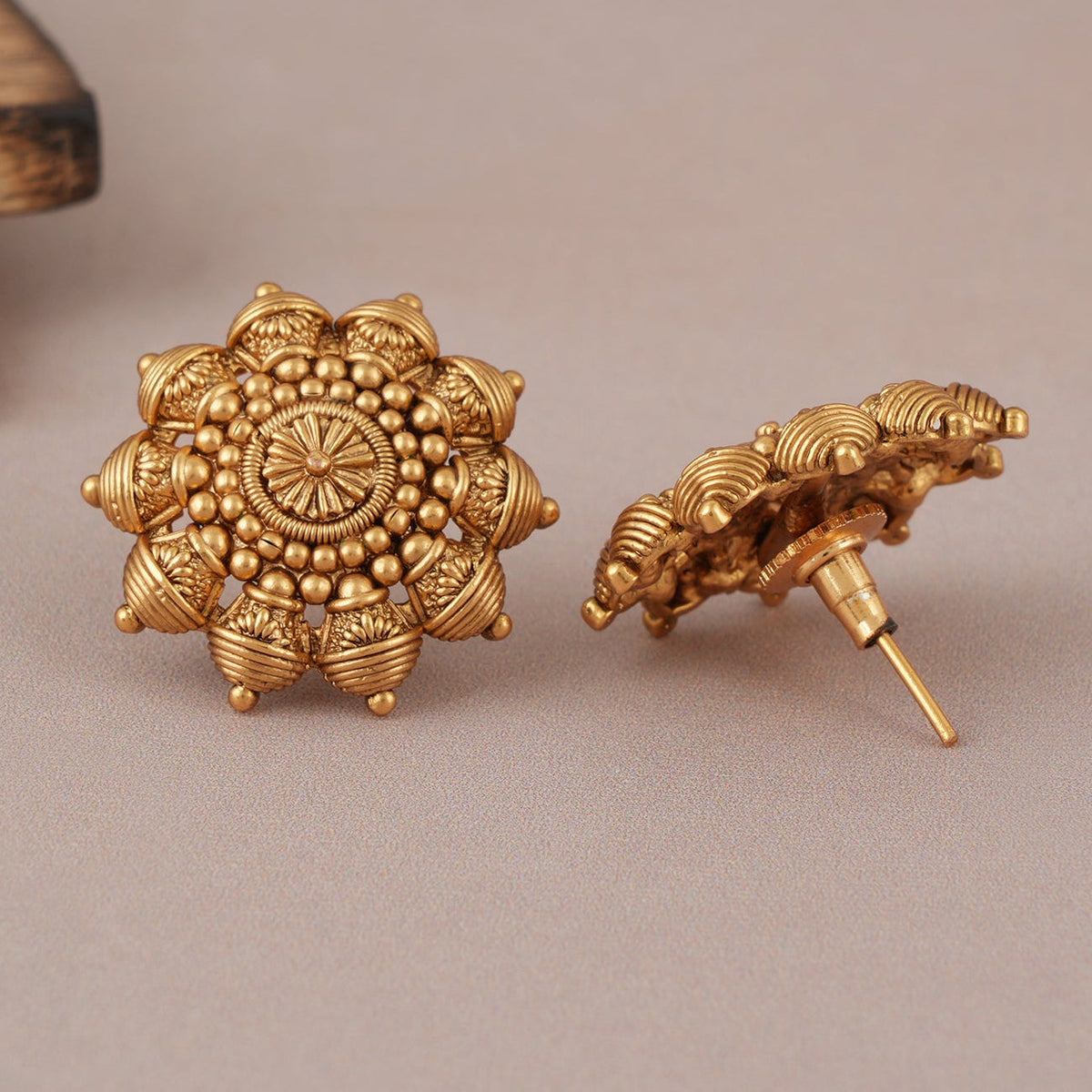 Antique gold plain stud earring