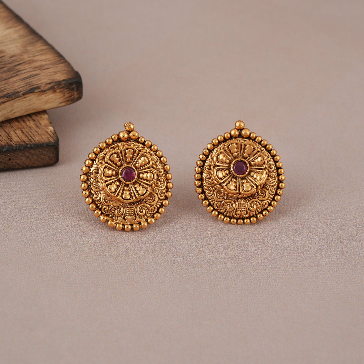 Stunning cute ruby antique gold stud earring