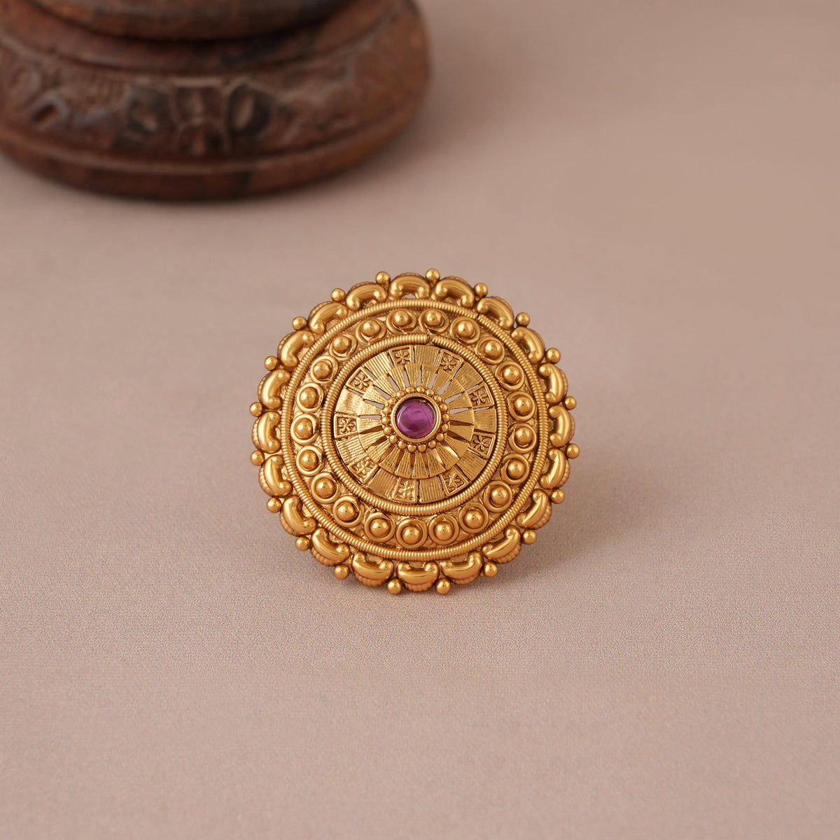 Traditional antique gold round floral finger ring
