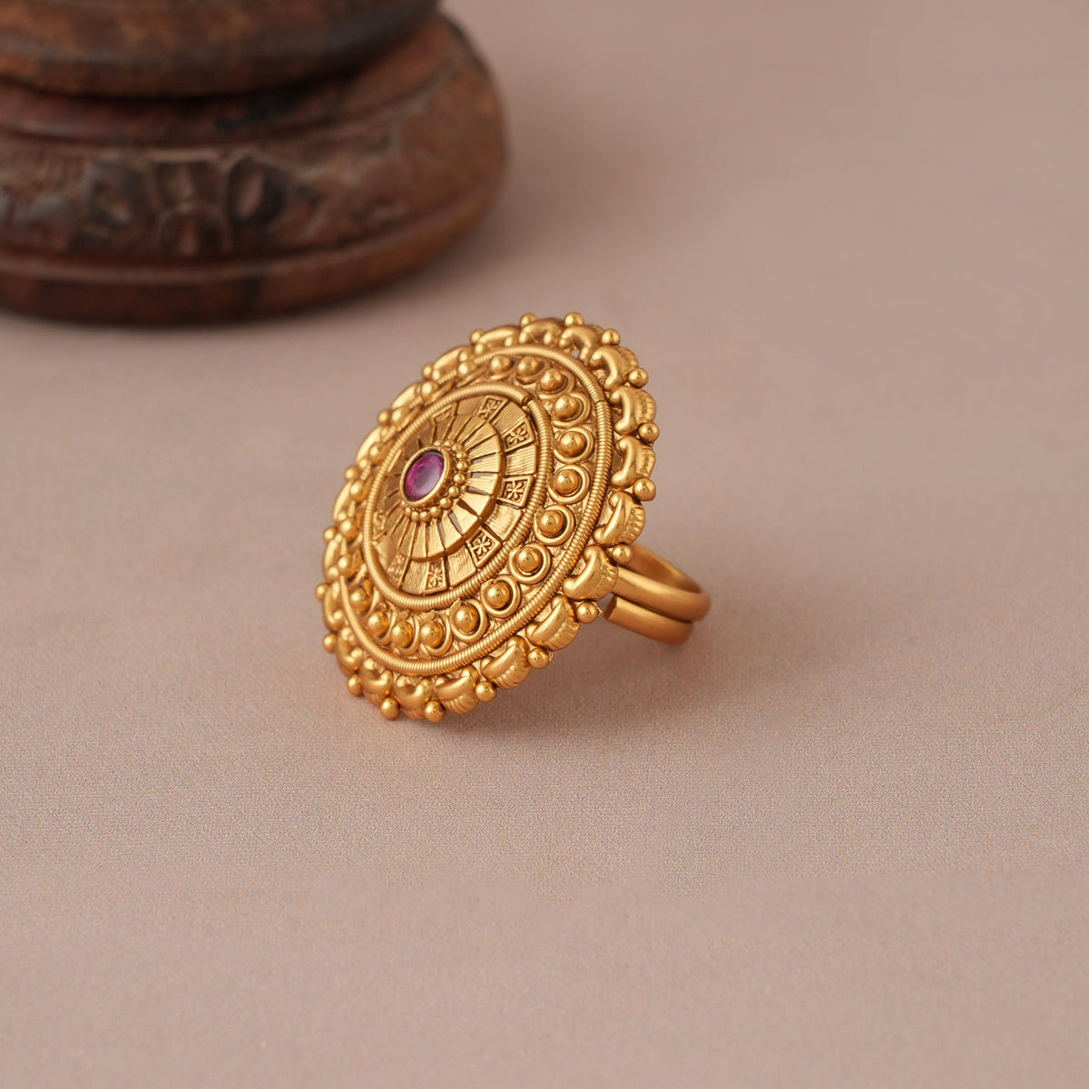 Traditional antique gold round floral finger ring