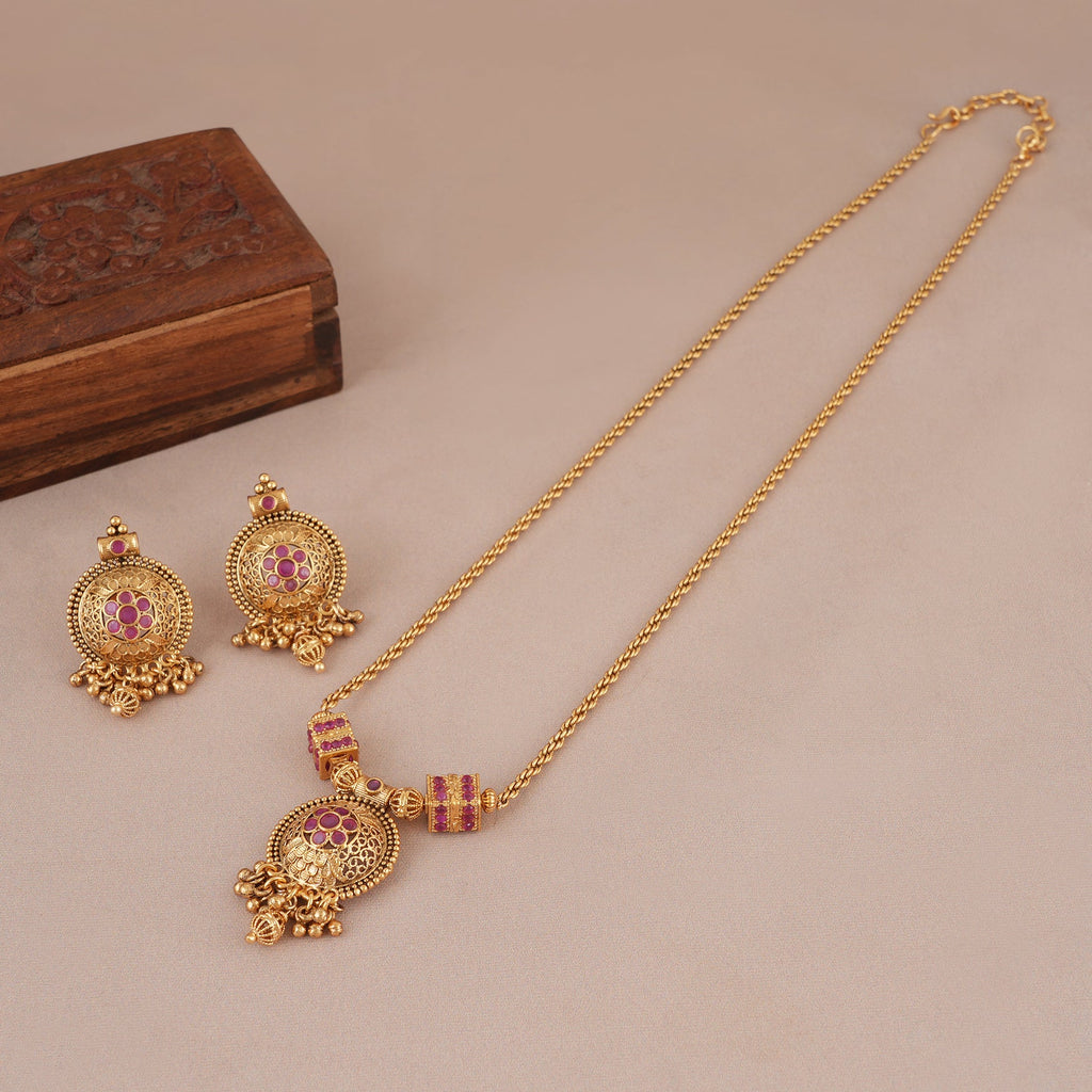 Stunning antique gold ruby pendant set
