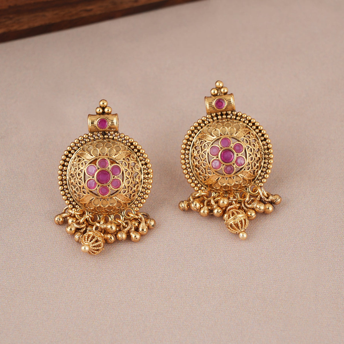 Stunning antique gold ruby pendant set