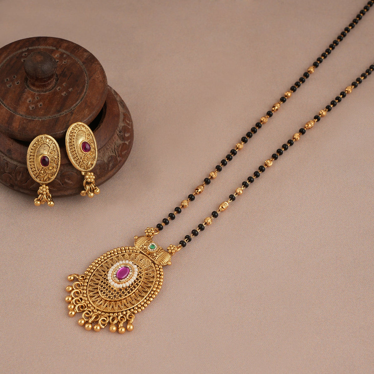Stunning delicate antique gold mangalsutra set