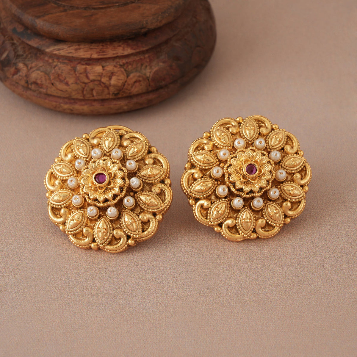 Stunning  big antique gold floral pearl stud