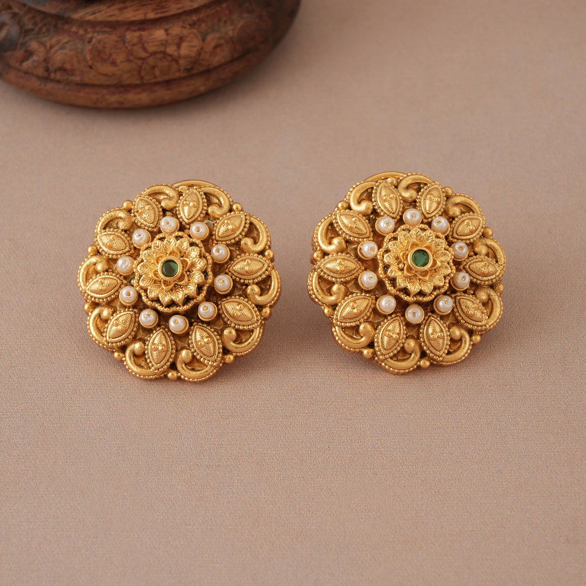 Stunning  big antique gold floral pearl stud