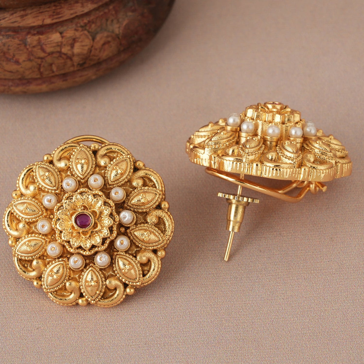 Stunning  big antique gold floral pearl stud