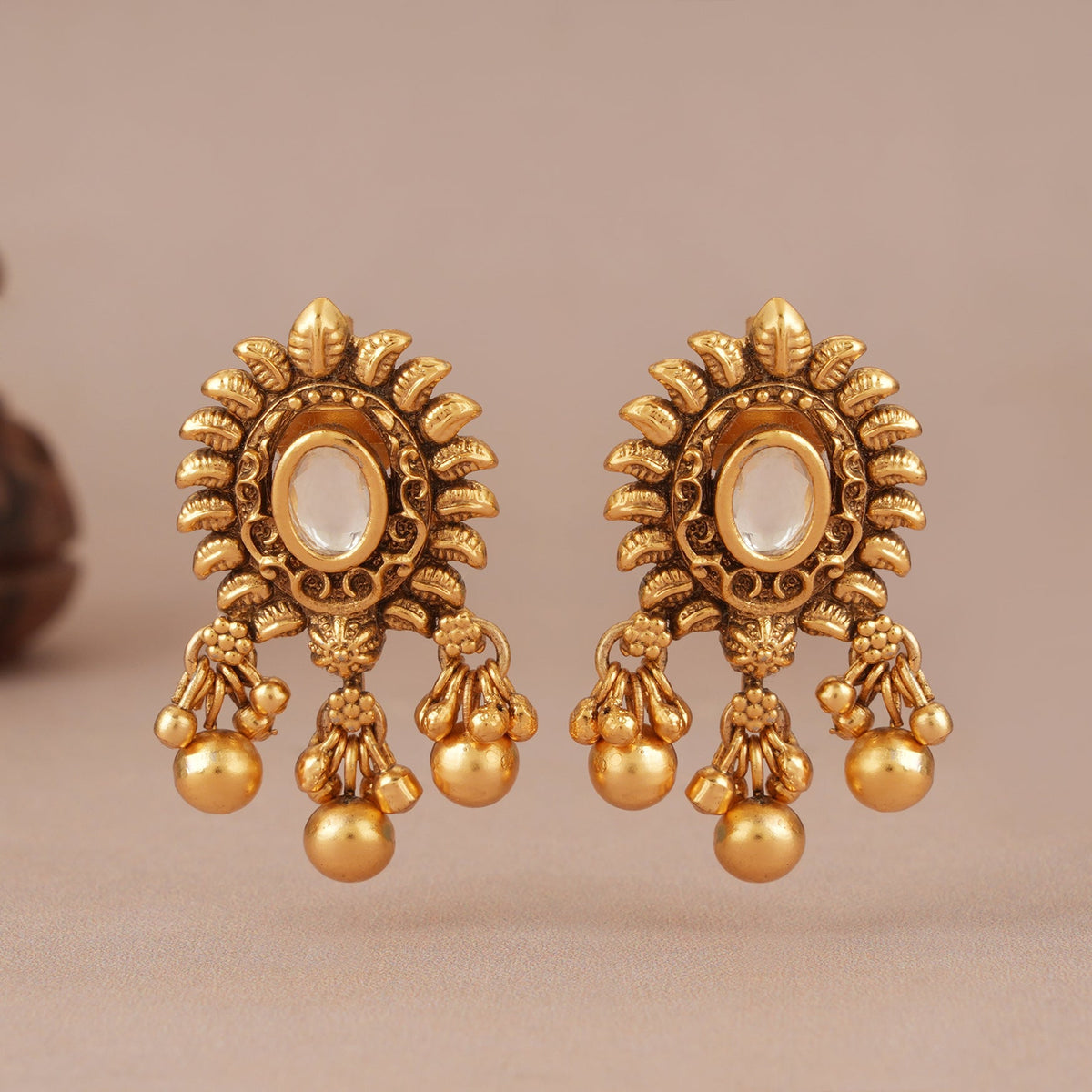 Stunning kundan antique gold cute earring