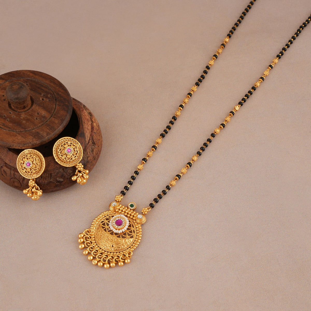 Cute elegant antique gold mangalstura set for women