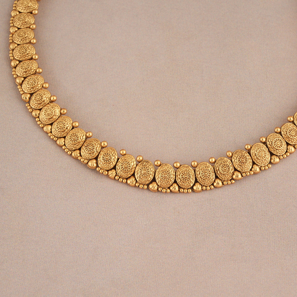 Elegant antique gold oval shaped necklace set