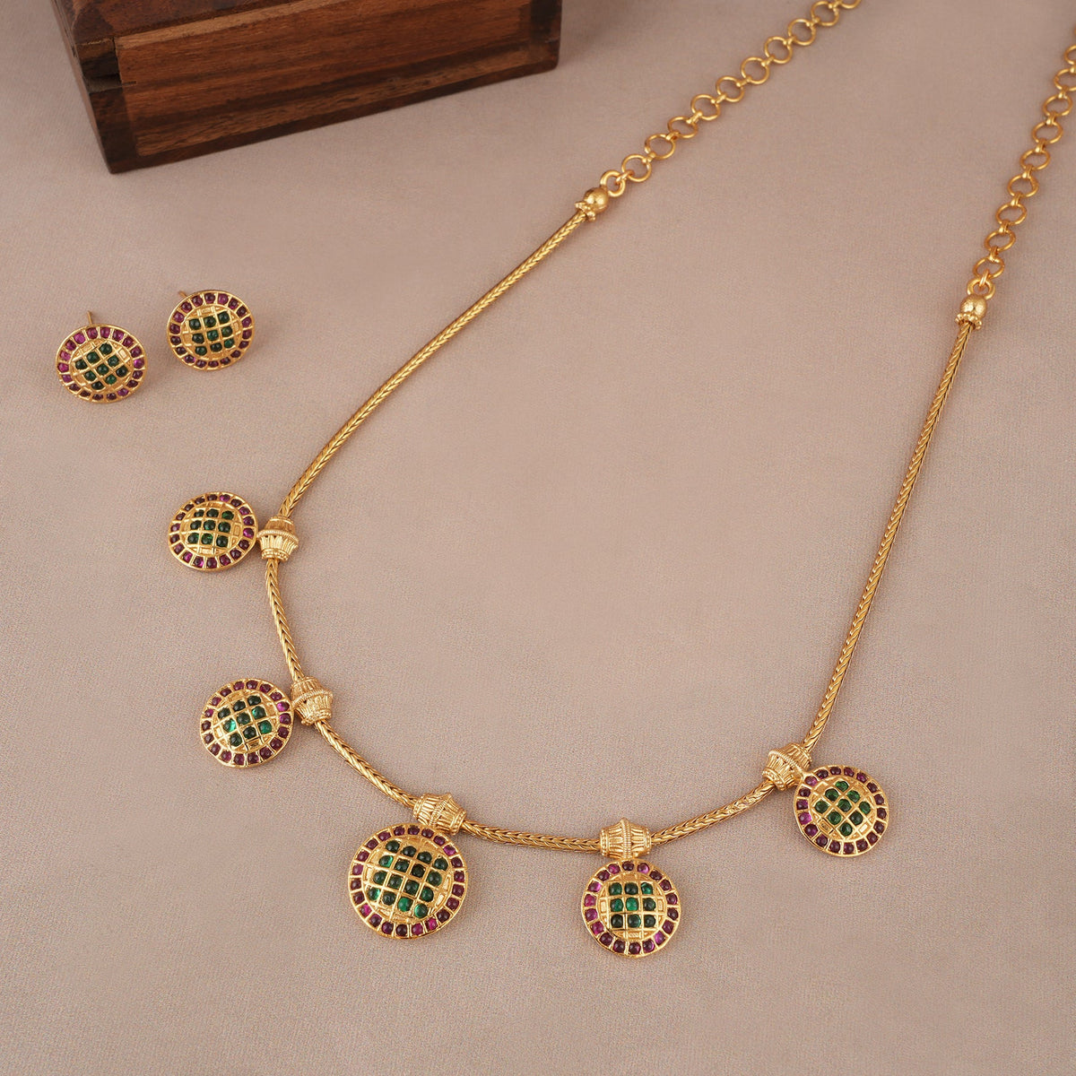 Delicate antique gold stone necklace set