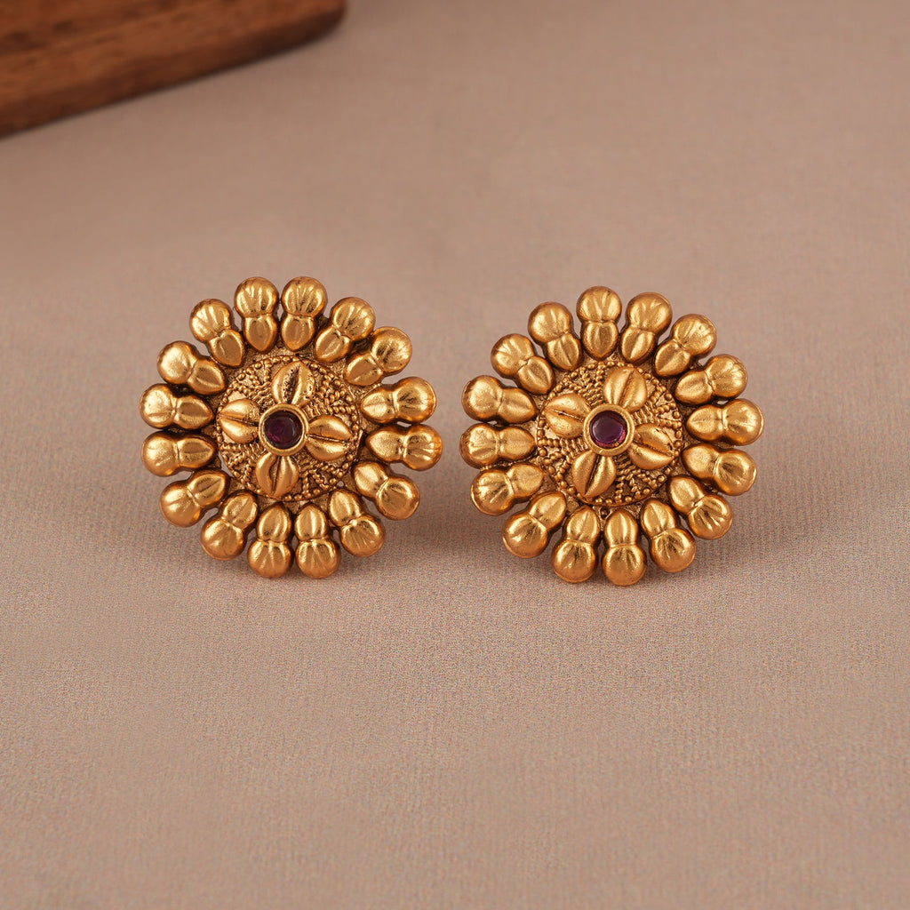 Beautiful floral antique gold pendant set with earring