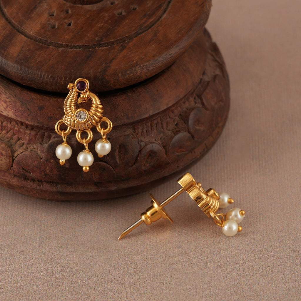 Beautiful elegant gold stone pendant set