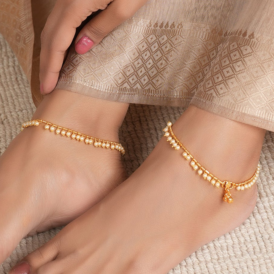 Stunning pearl line elegant gold plated anklet set