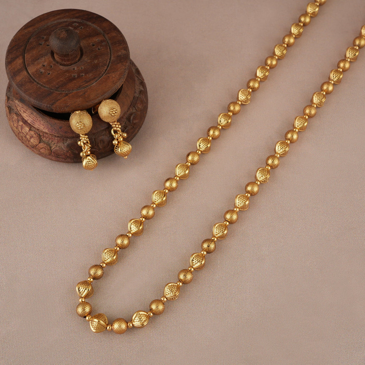 Beautiful plain gold mala necklace set