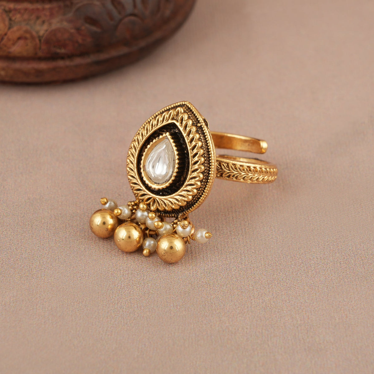 Stunning kundan antique gold finger ring
