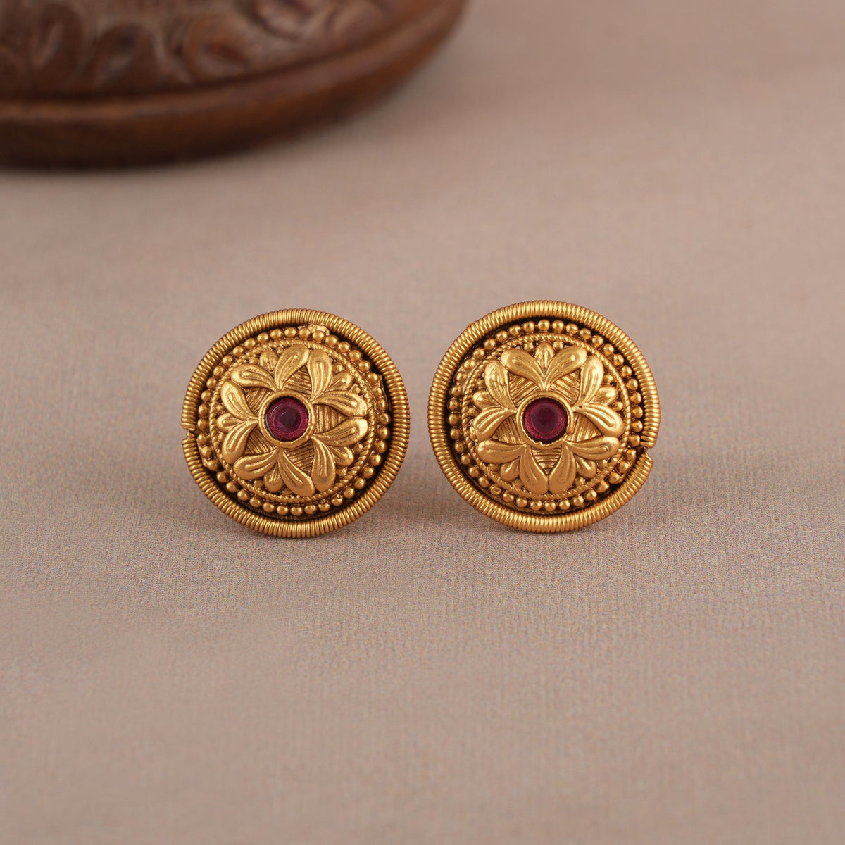 Beautiful gold polish stud earring