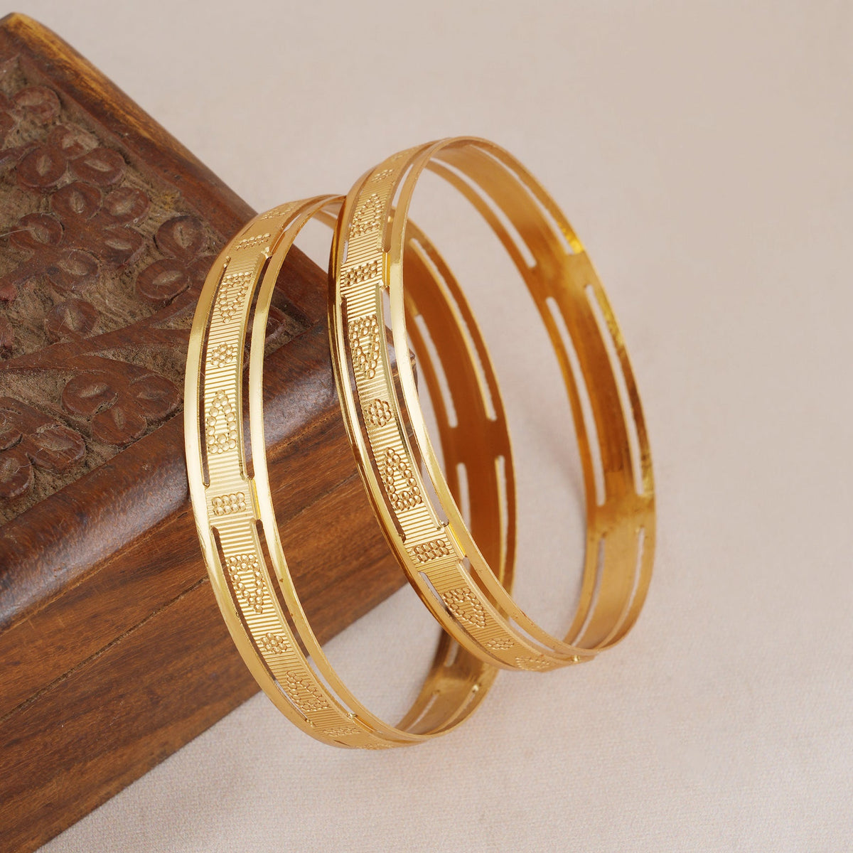 Elegant plain gold plated bangle set