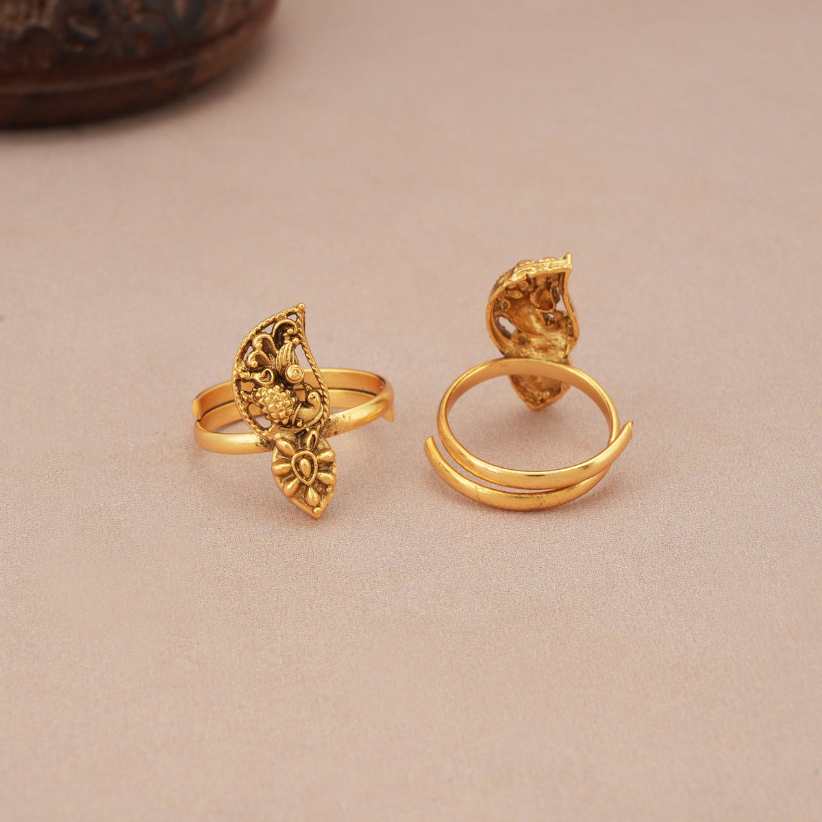 Cute elegant plain antique gold toe ring
