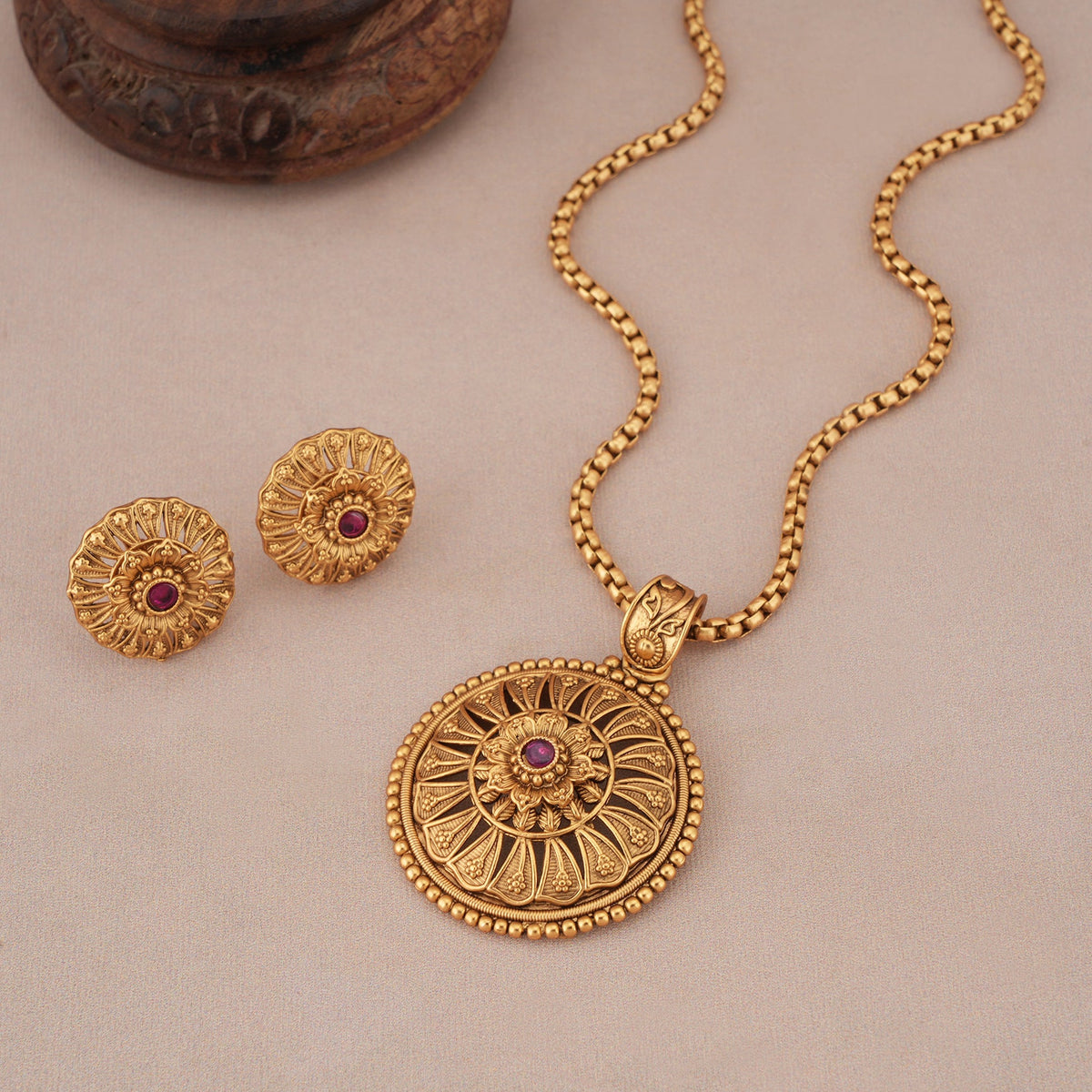 Amazing antique gold carved pendant set