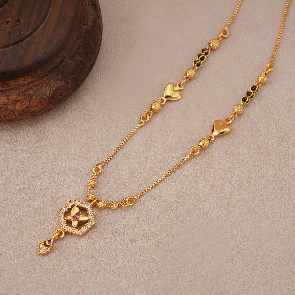 Beautiful gold plated heart mangalstura