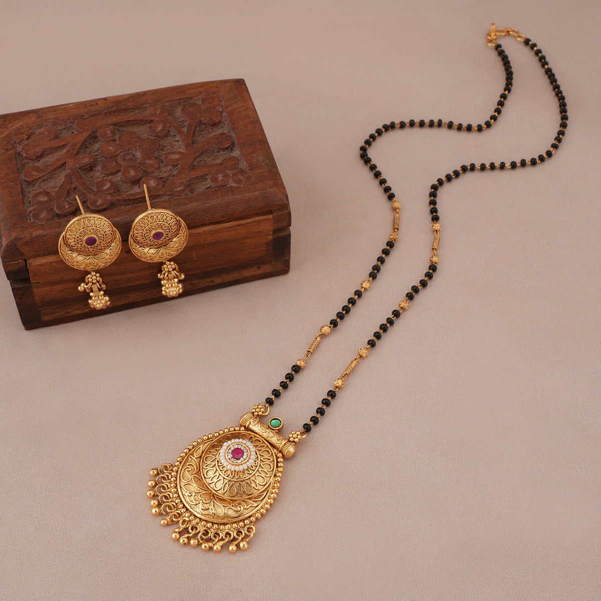 Stunning antique gold ruby bold mangalsutra set