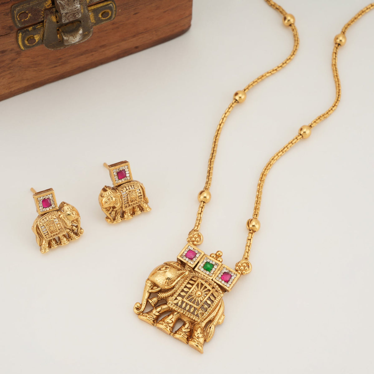 Beautiful elephant gold plated pendant set