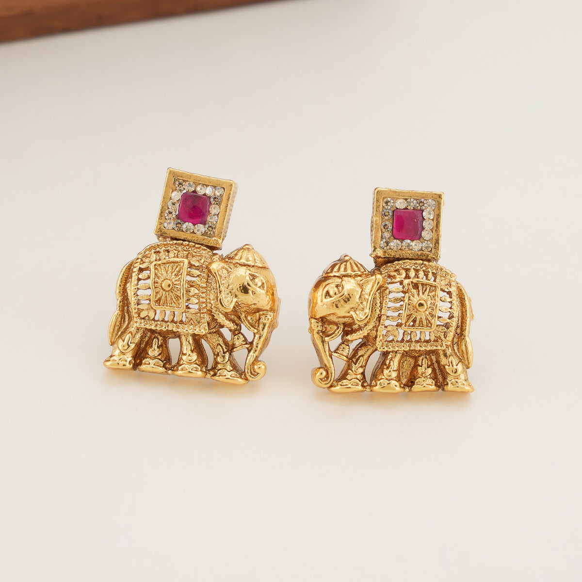 Beautiful elephant gold plated pendant set