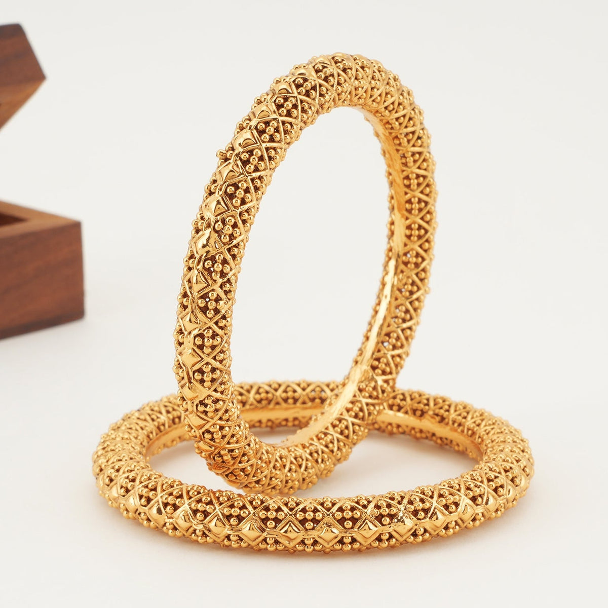Beautiful gold plated bangle set