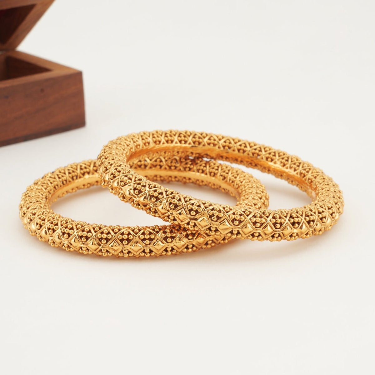 Beautiful gold plated bangle set