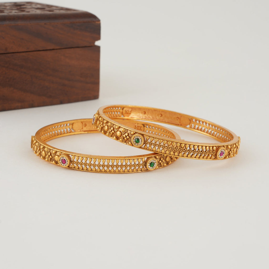 Stunning stone gold bangle set