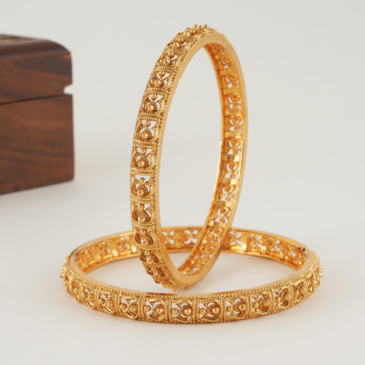 Gorgeous plain gold stone bangle set
