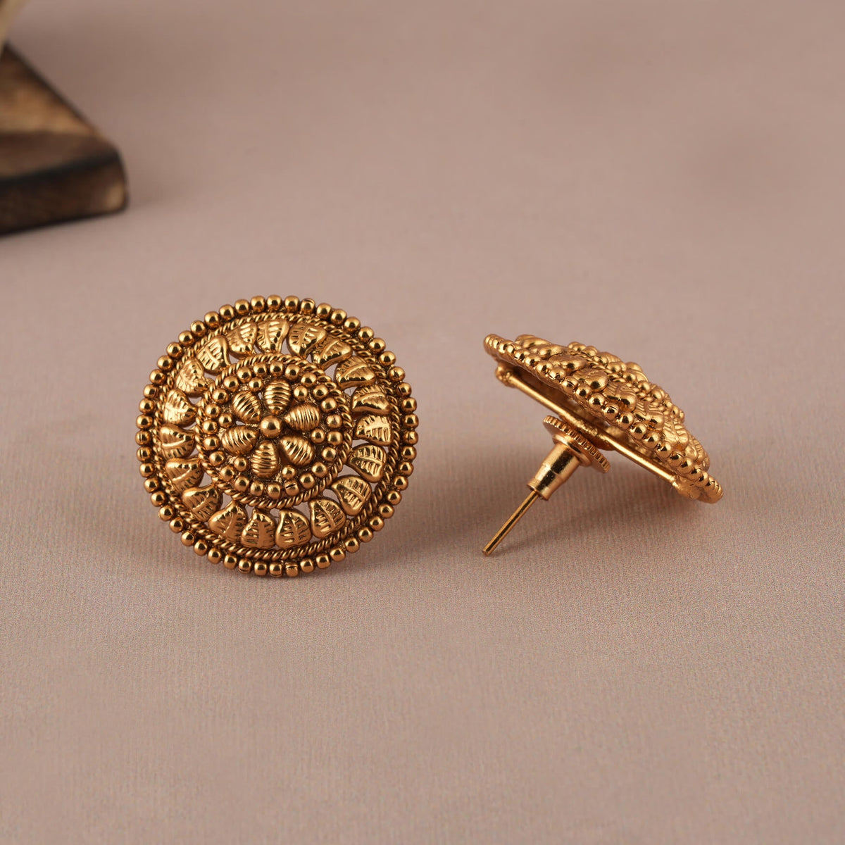 Round antique gold plated plain stud earring